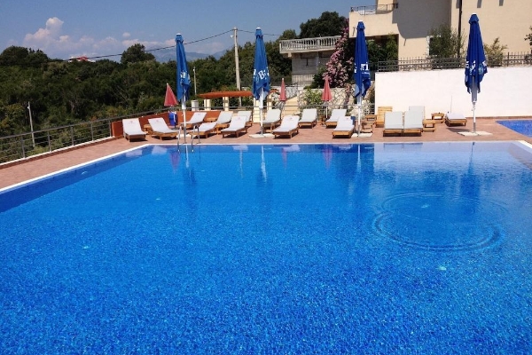 Hotel Apartments De Lara (Bar)